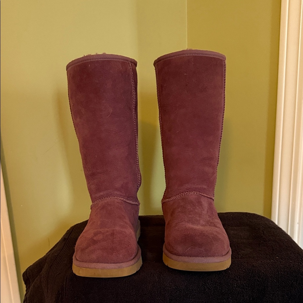 UGG Women's Moccasins in Burgundy